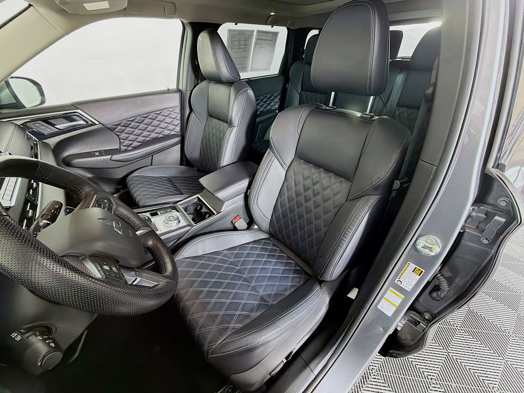 Used 2023 Mitsubishi Outlander SEL image 12