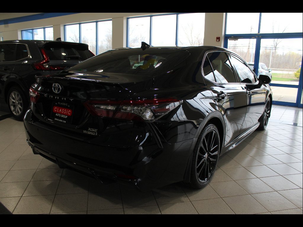 Used 2021 Toyota Camry XSE w/ Navigation Upgrade Package FWD image 5
