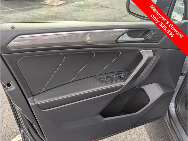 Used 2023 Volkswagen Tiguan SE R-Line image 14