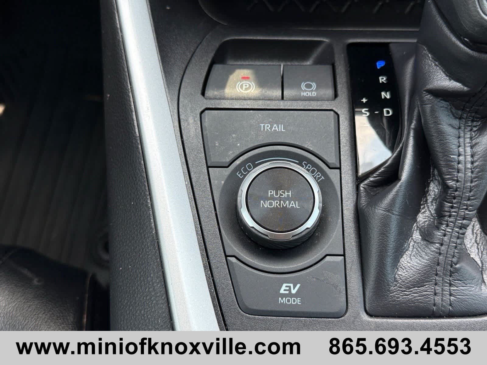 Used 2024 Toyota RAV4 LE AWD/4WD image 24