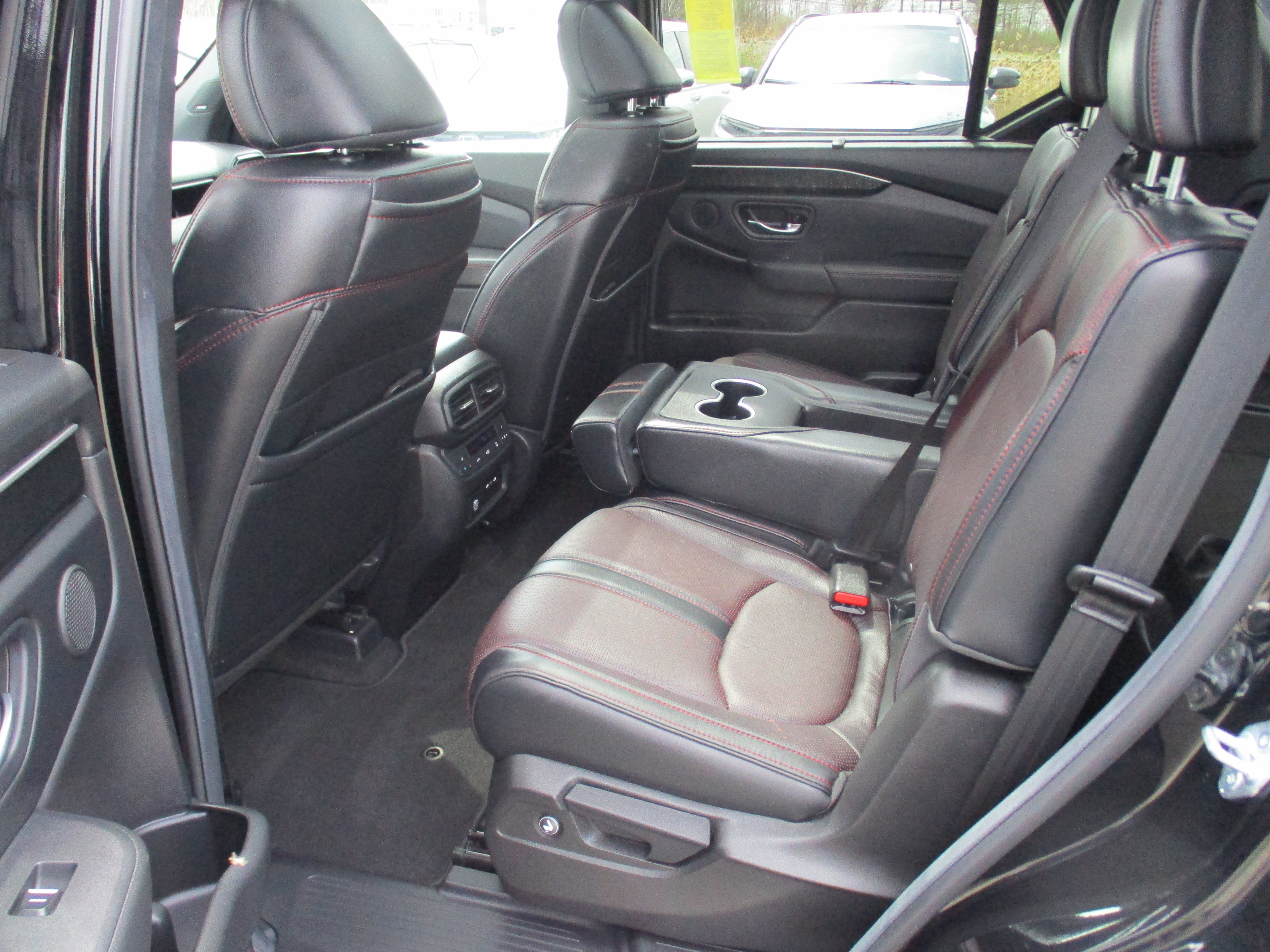 Certified 2025 Honda Pilot Black Edition image 12