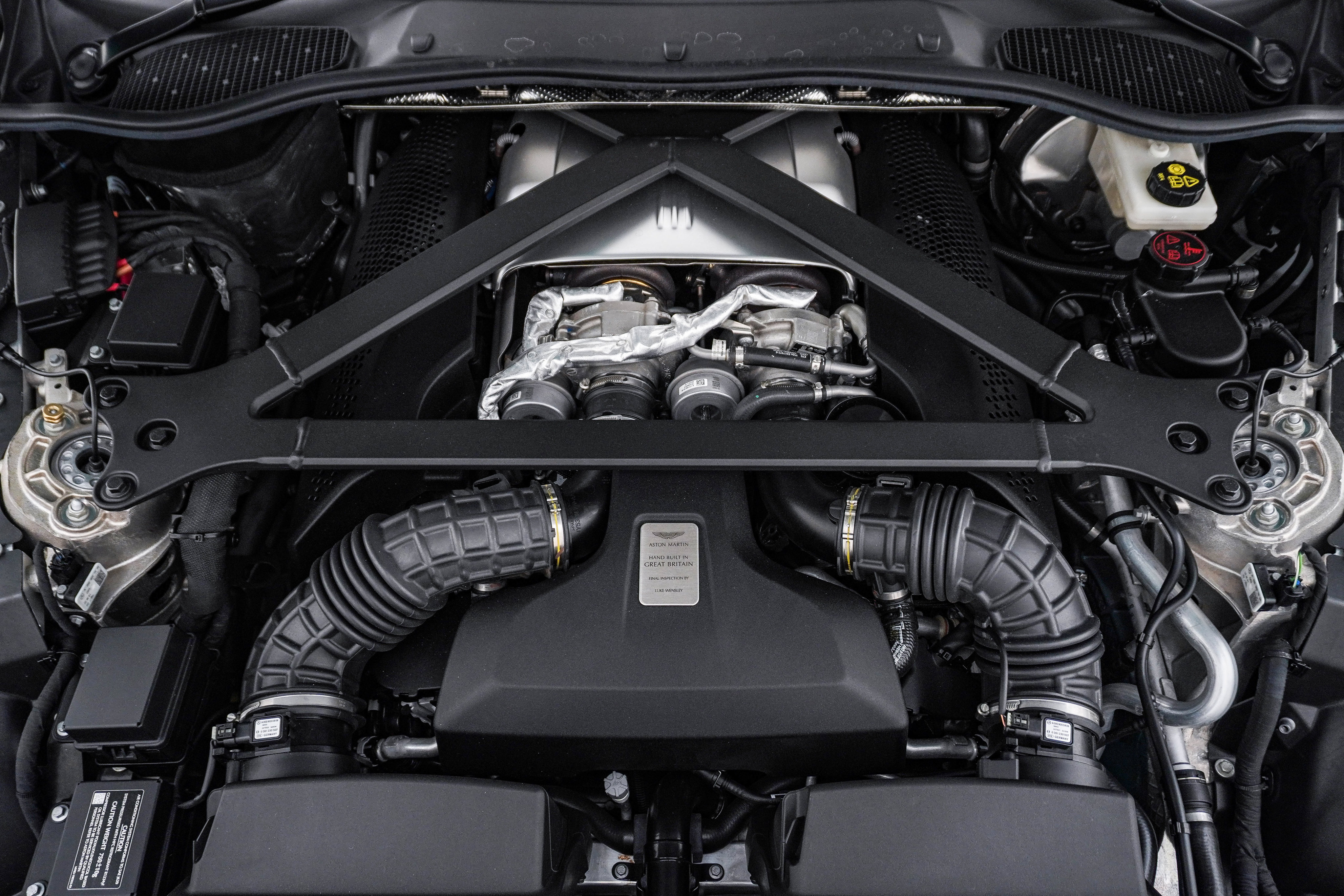 Used 2023 Aston Martin V8 Vantage Coupe RWD image 38