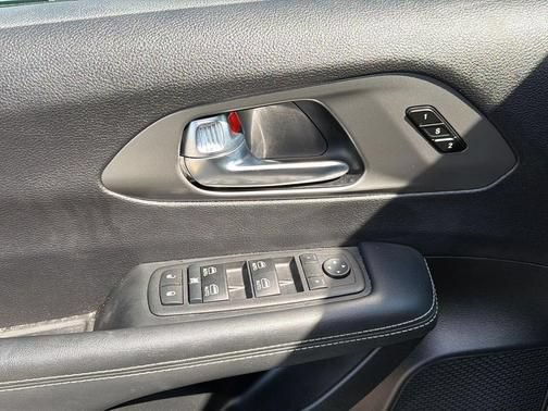 Used 2025 Chrysler Pacifica Select FWD image 14