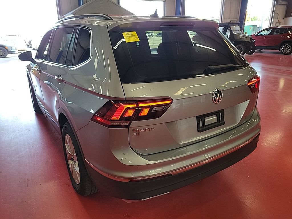 Used 2021 Volkswagen Tiguan SE FWD image 2