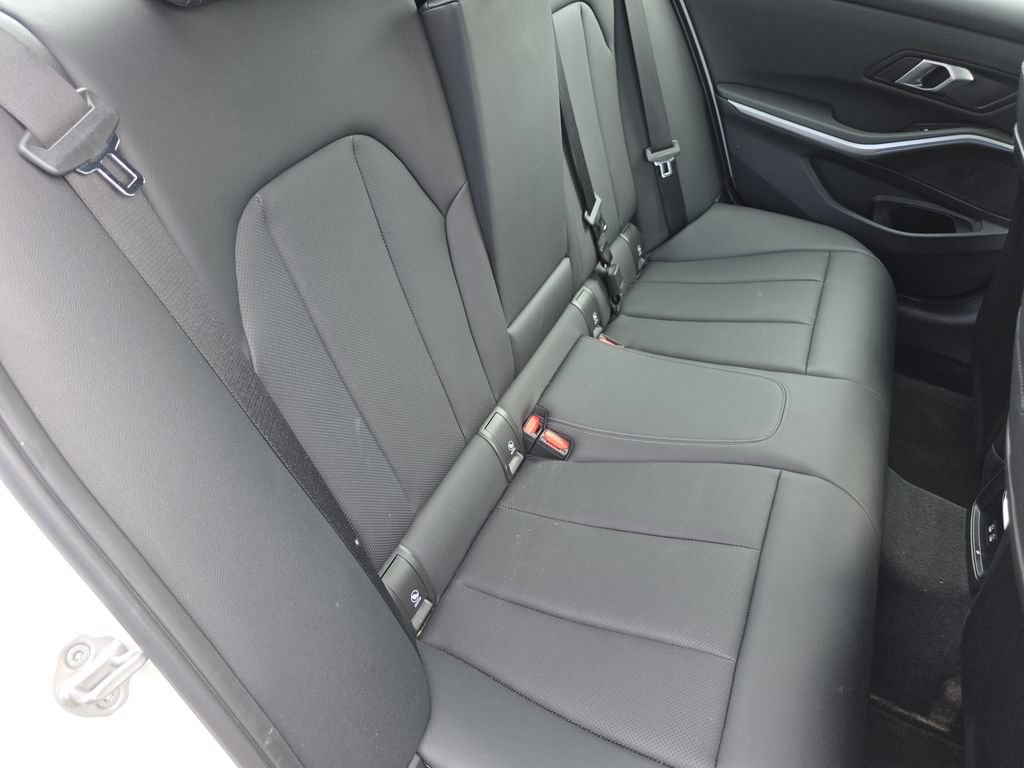 Used 2025 BMW 330i xDrive Sedan AWD/4WD image 19