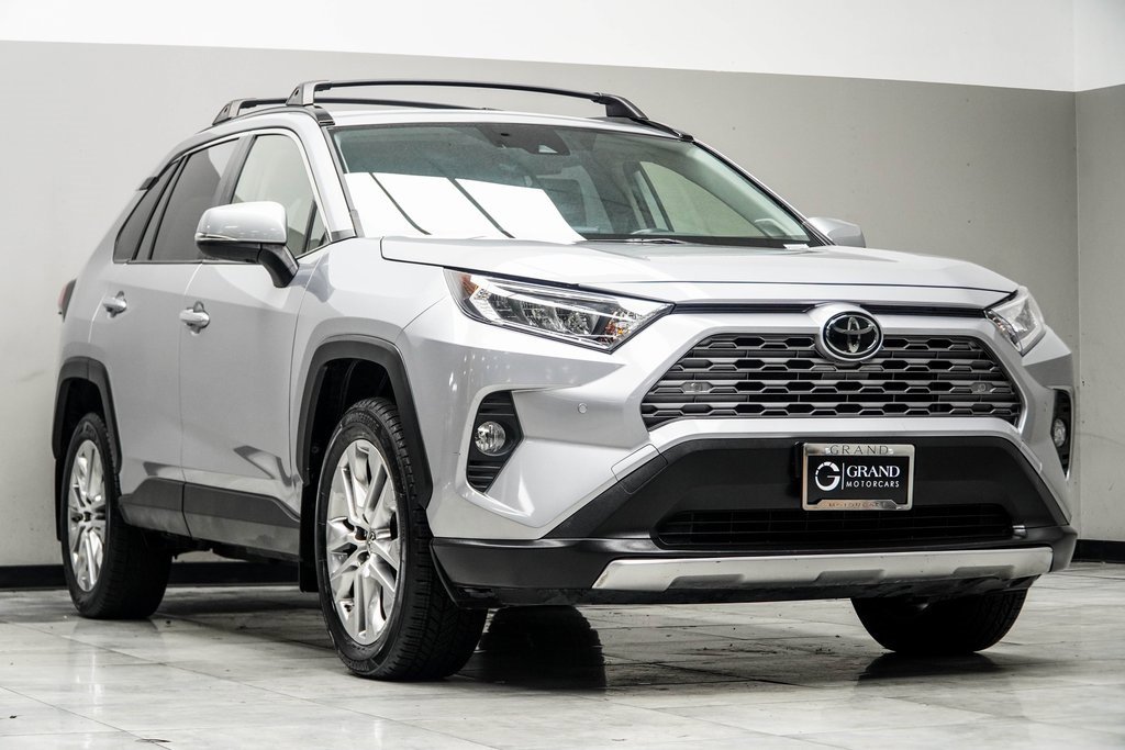Used 2019 Toyota RAV4 Limited image 4