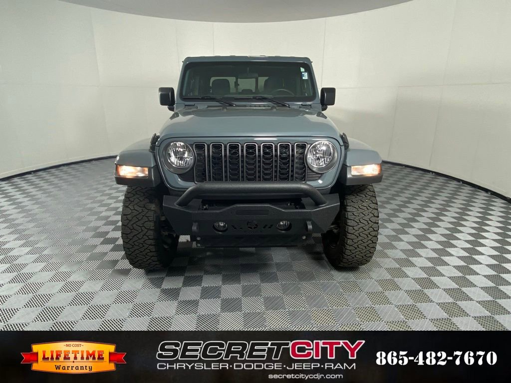 Used 2024 Jeep Gladiator Sport image 2