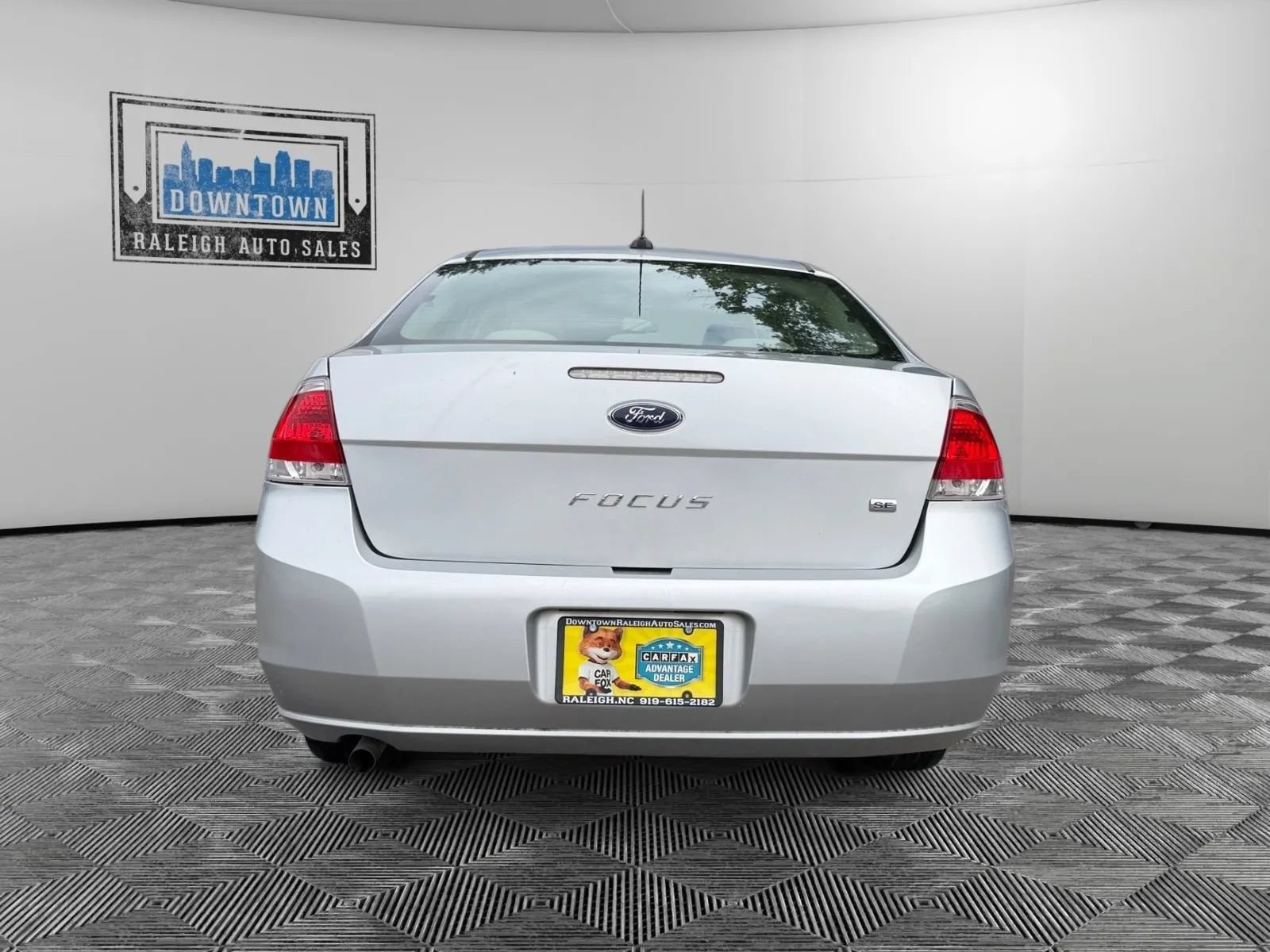 Used 2010 Ford Focus SE FWD image 7