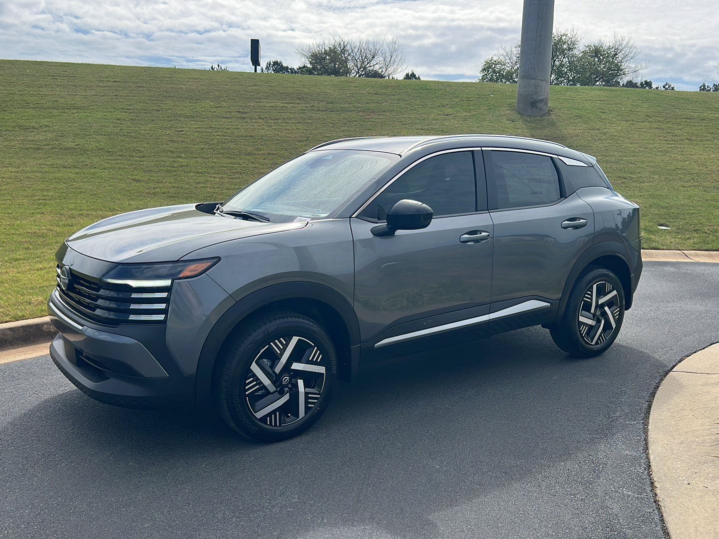 New 2026 Nissan Kicks SV FWD image 2