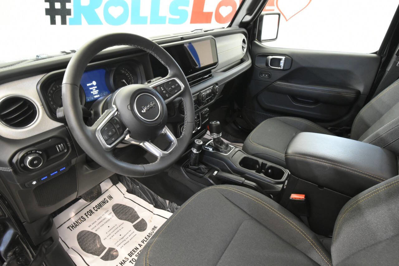 Used 2025 Jeep Wrangler Unlimited Sahara w/ Safety Group image 12