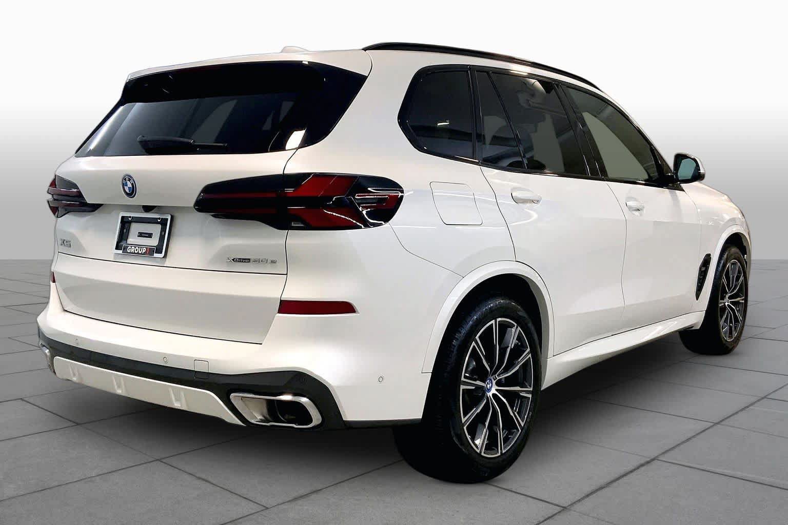 Certified 2024 BMW X5 xDrive50e w/ Executive Package AWD/4WD image 12