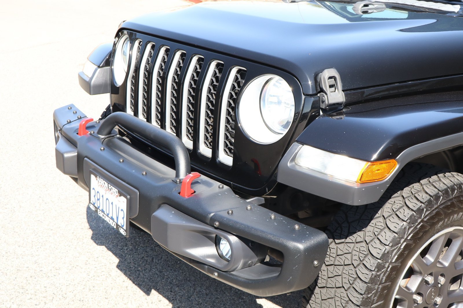 Used 2020 Jeep Gladiator Overland w/ Trailer Tow Package AWD/4WD image 8
