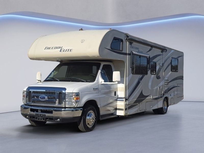 Used 2014 Ford E-450 and Econoline 450 Super Duty w/ Motorhome Prep Package image 2