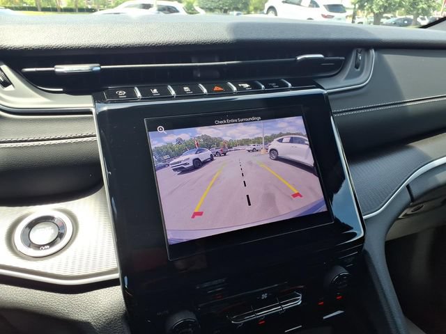 Used 2025 Jeep Grand Cherokee Laredo RWD image 20
