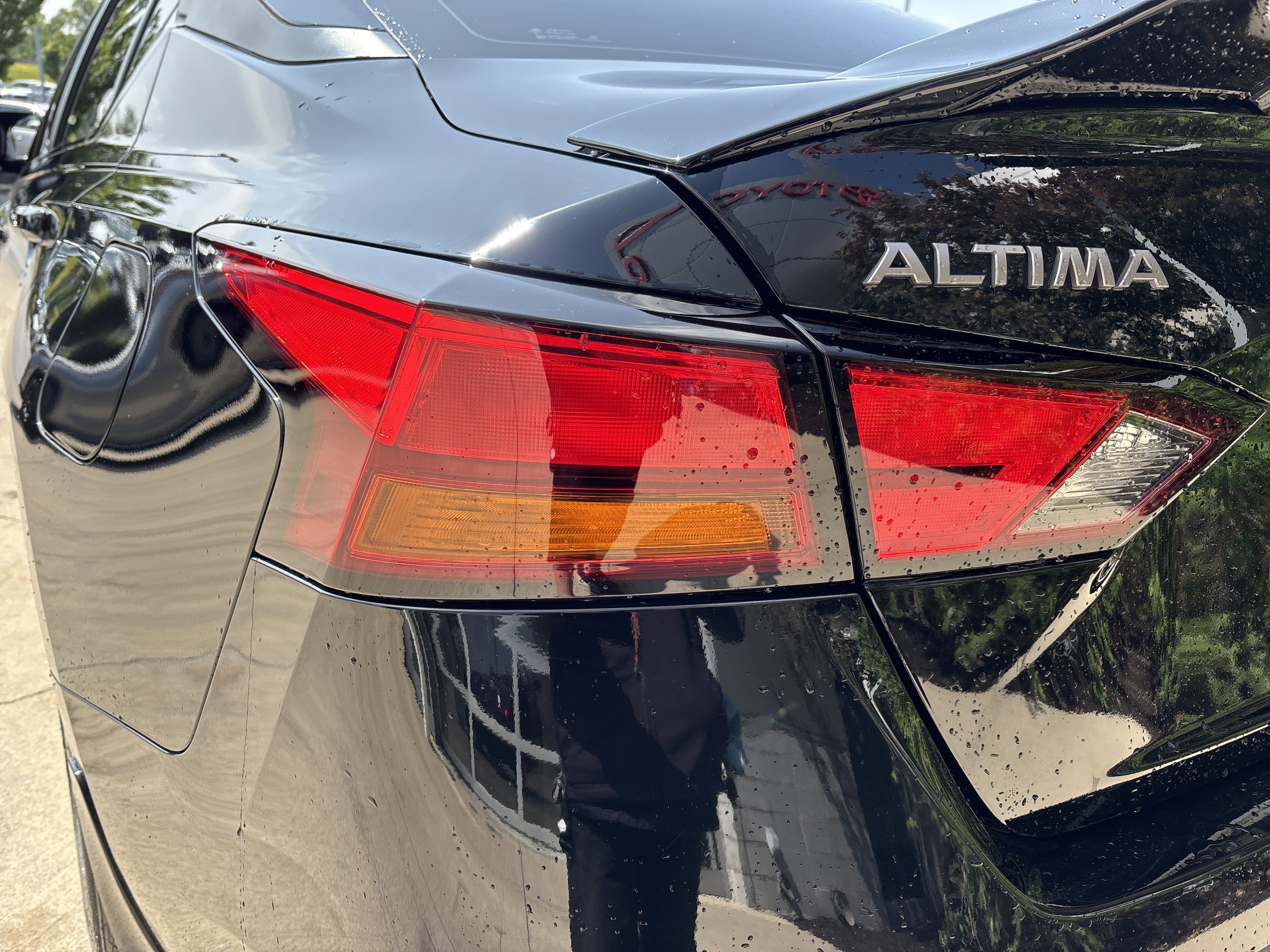 Used 2023 Nissan Altima 2.5 SV AWD/4WD image 12