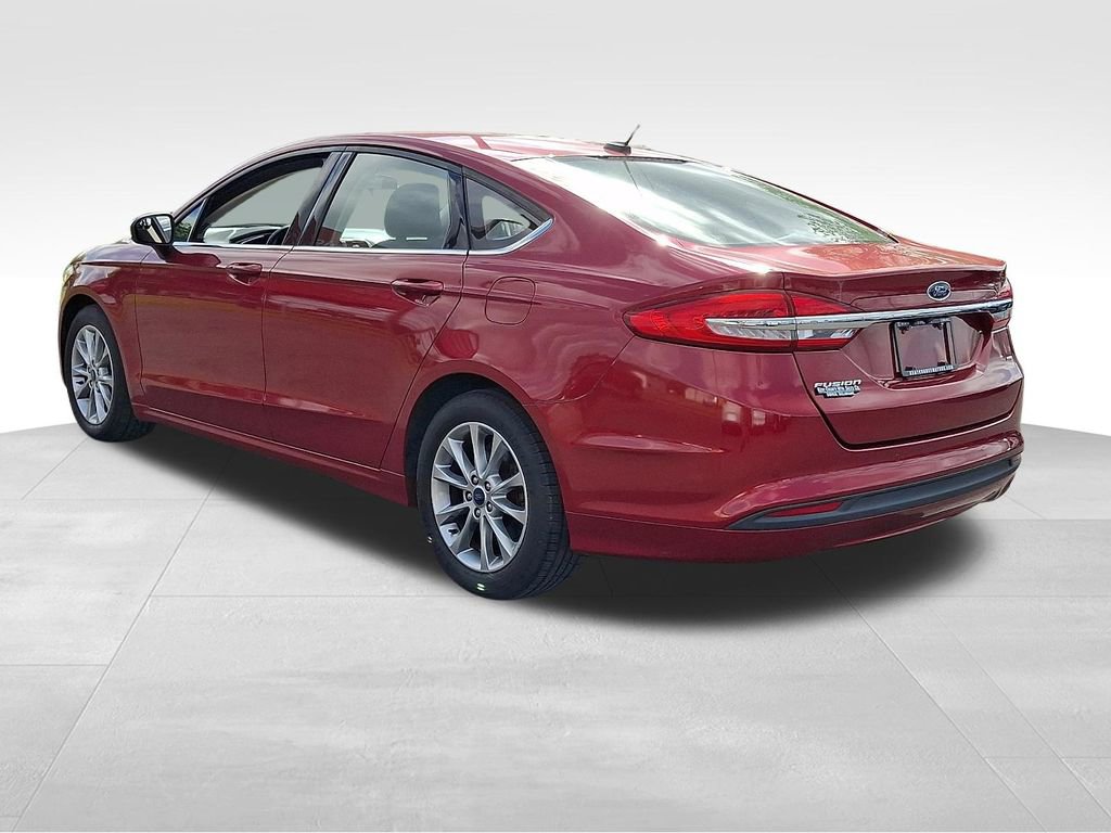 Used 2017 Ford Fusion SE w/ Fusion SE Technology Package FWD image 4