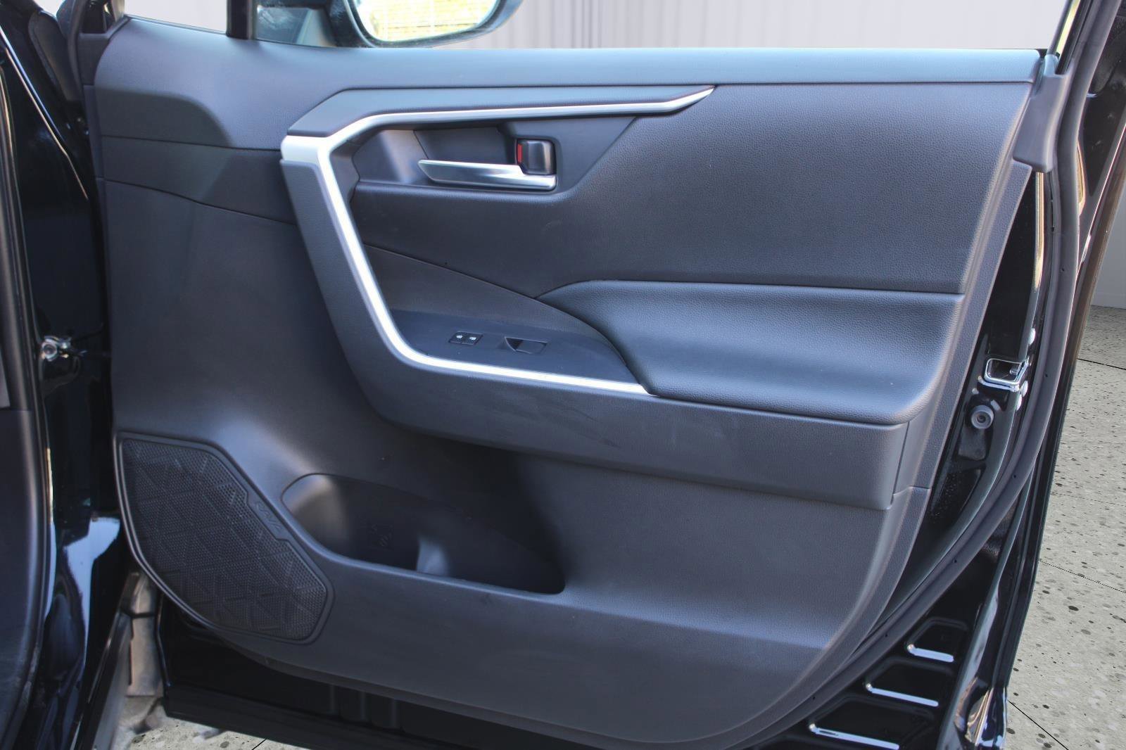 Used 2021 Toyota RAV4 AWD Hybrid image 38