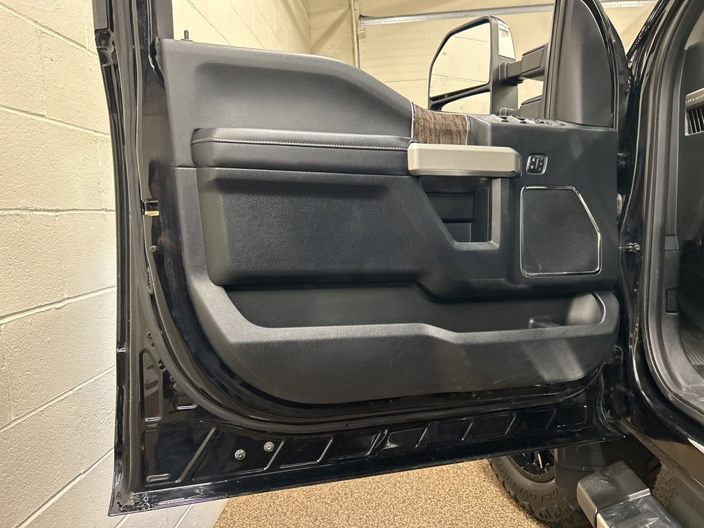 Used 2017 Ford F250 Lariat w/ Chrome Package image 12