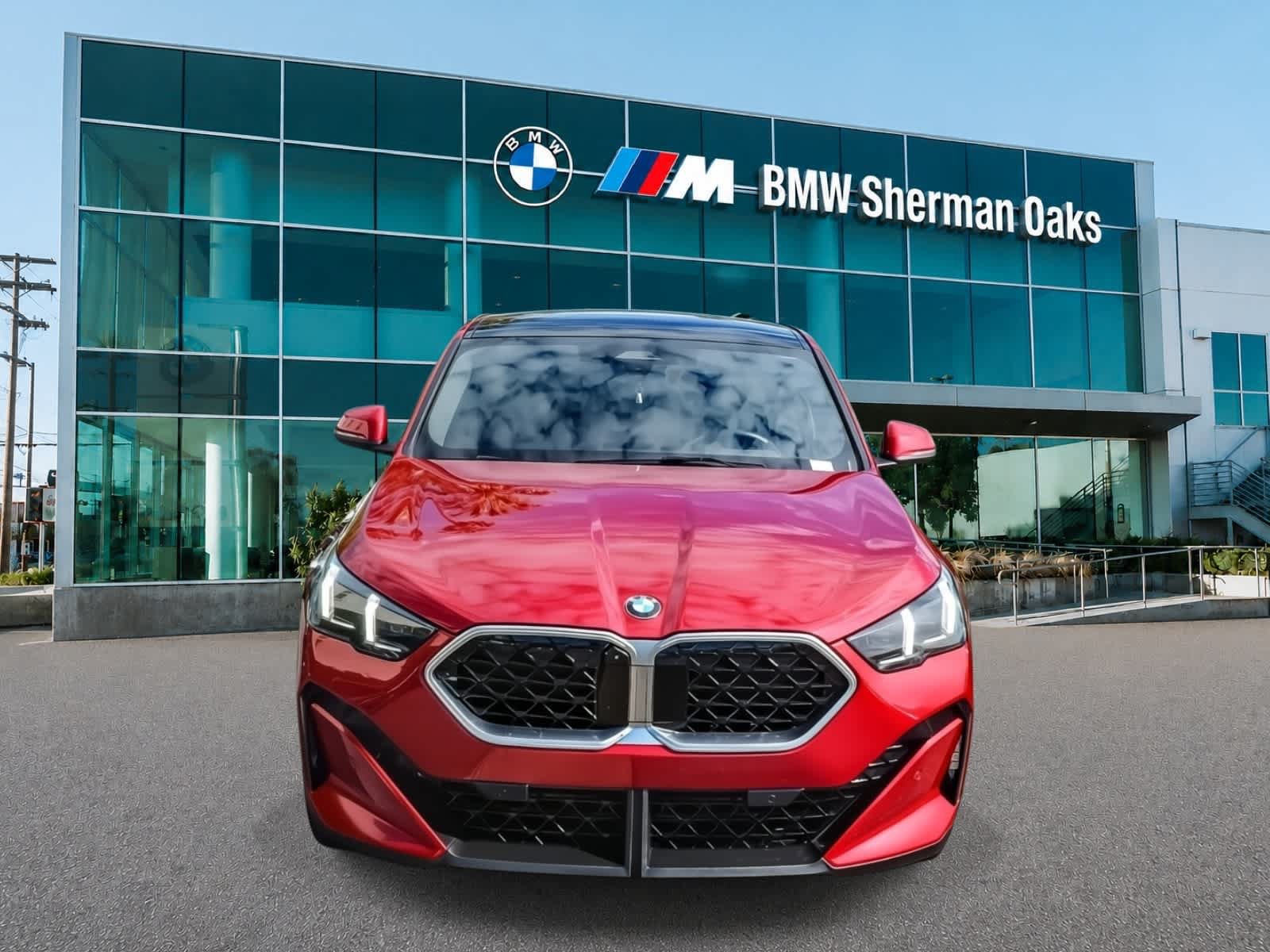 Used 2025 BMW X2 xDrive28i AWD/4WD image 2