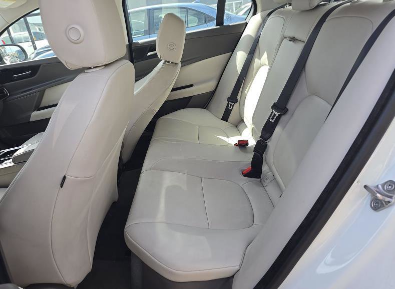Used 2019 Jaguar XE RWD image 9