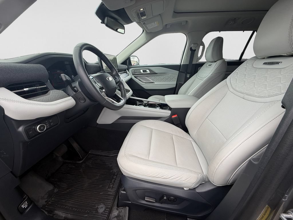 Used 2025 Ford Explorer Platinum w/ LUX Leather Package AWD/4WD image 13