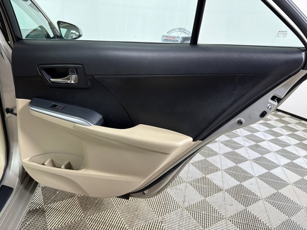 Used 2014 Toyota Camry LE FWD image 13