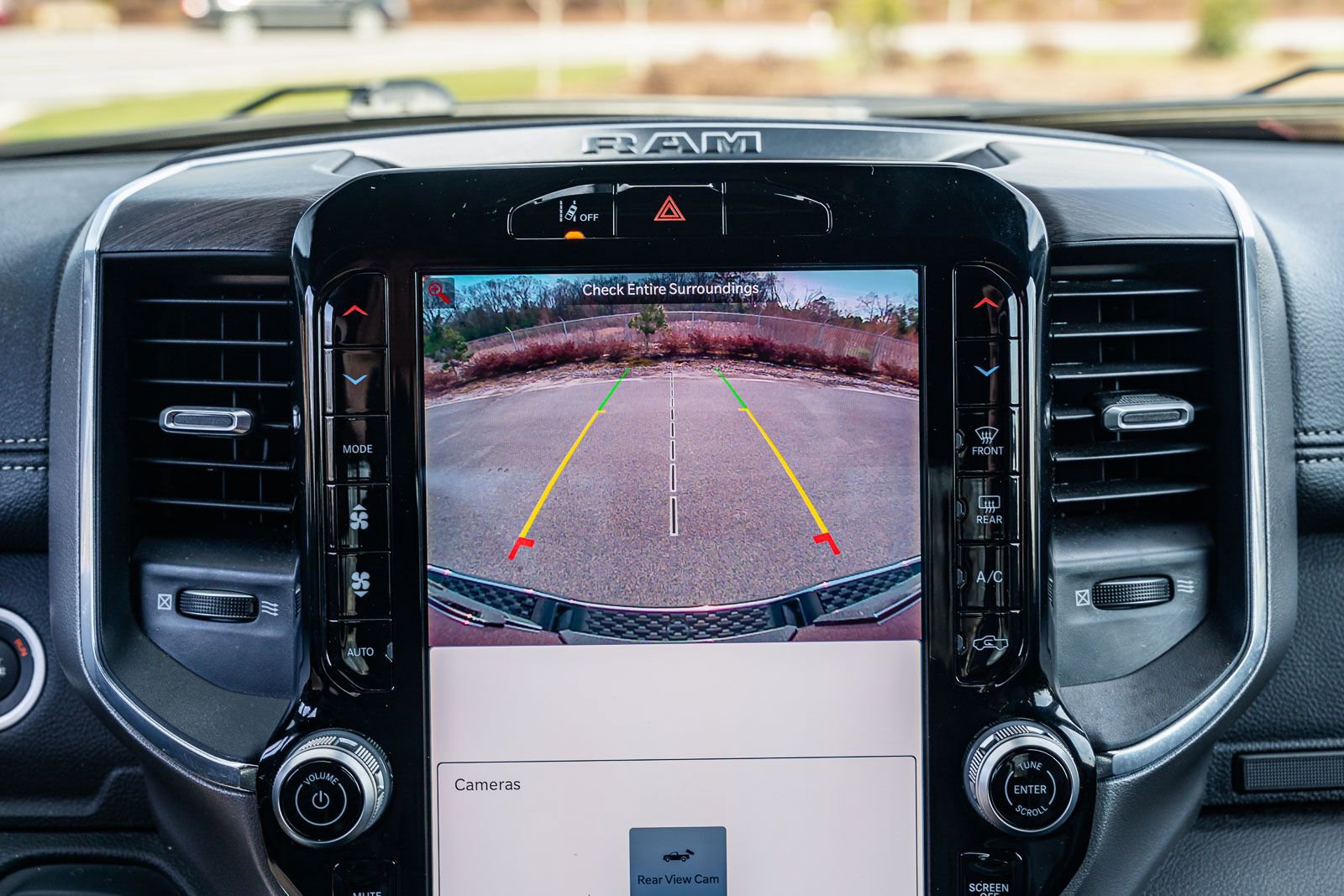 Used 2025 RAM 1500 Laramie image 32