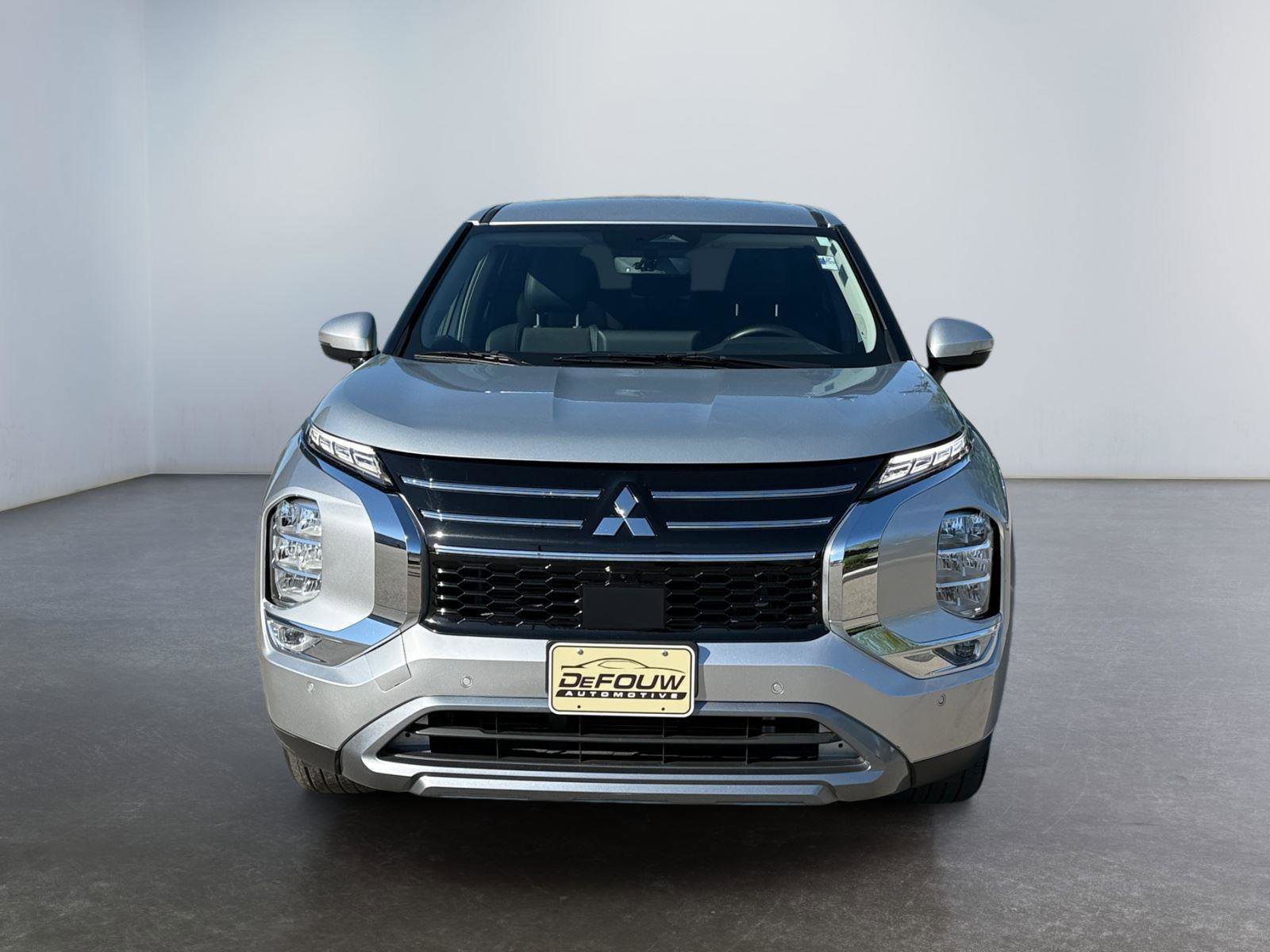 Used 2025 Mitsubishi Outlander SE FWD image 8