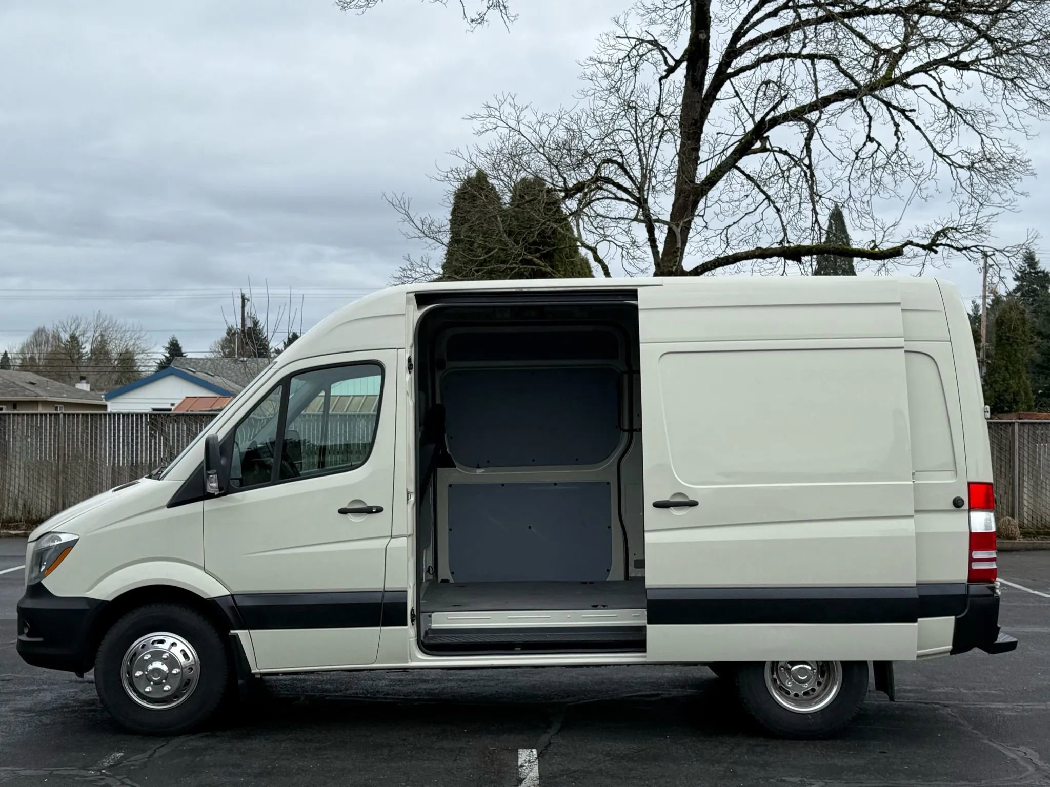 Used 2014 Mercedes-Benz Sprinter 3500 image 22