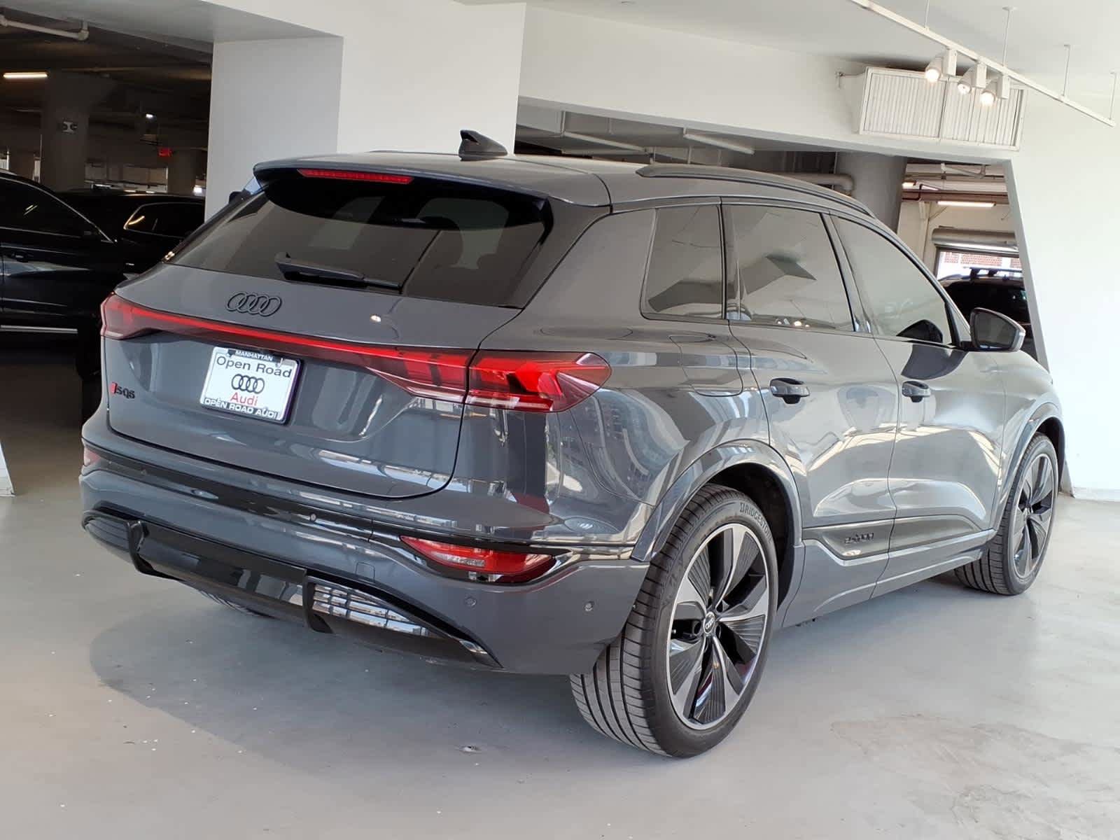 Used 2025 Audi SQ6 e-tron Prestige AWD/4WD image 4