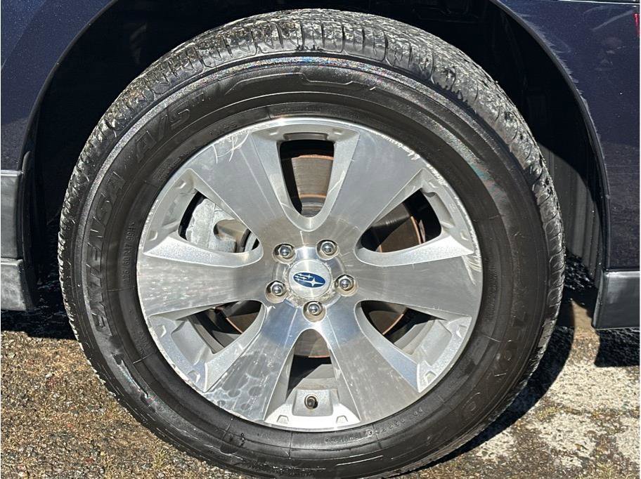 Used 2012 Subaru Outback 3.6R Limited w/ Moonroof Pkg image 10