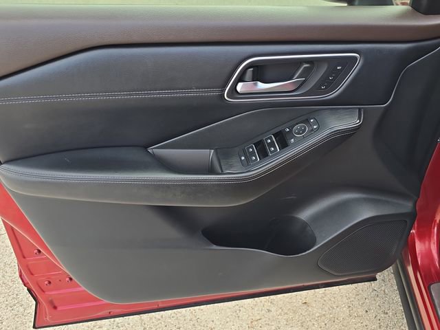 Certified 2022 Nissan Rogue Platinum w/ Head-Up Display Package image 20