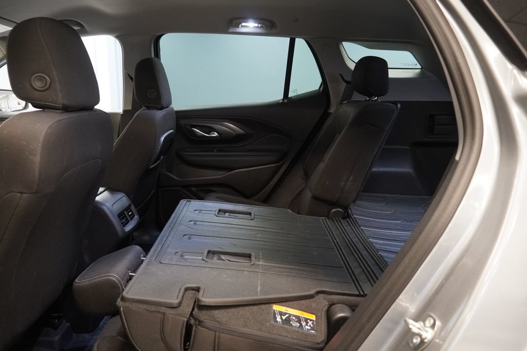 Used 2024 GMC Terrain SLE w/ Driver Convenience Package FWD image 28