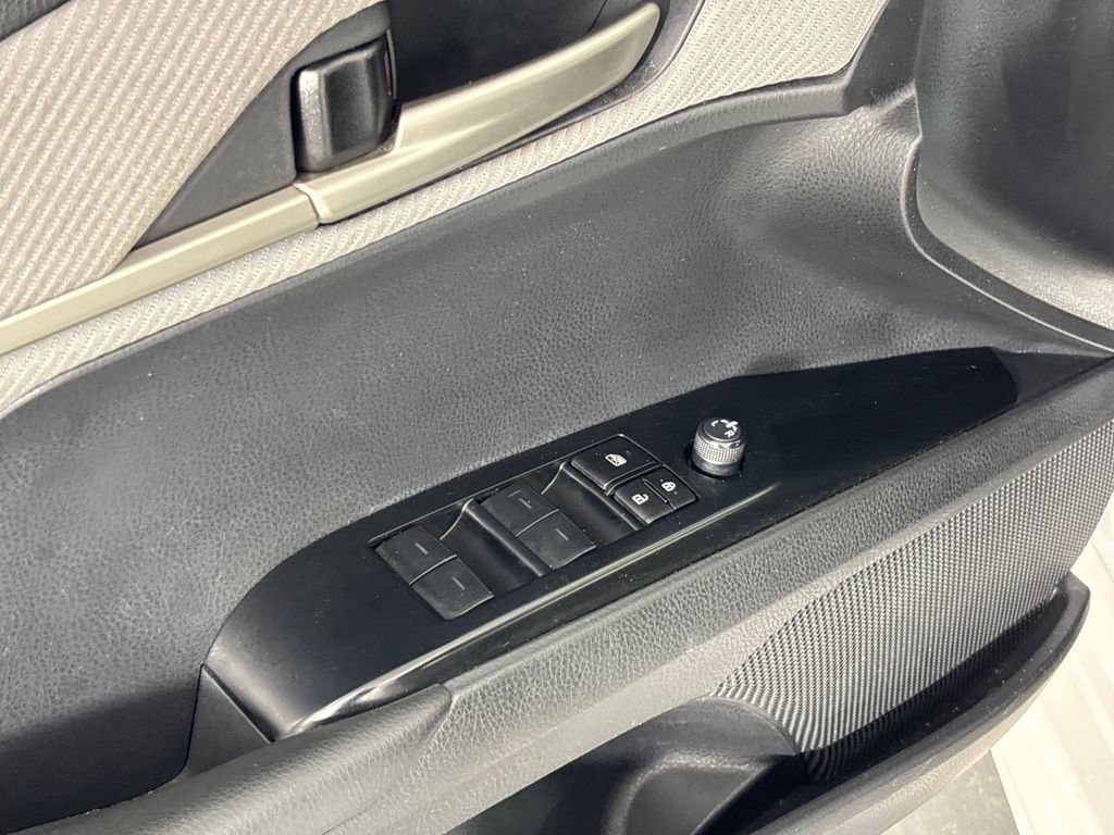 Used 2025 Toyota Camry SE w/ Convenience Package image 11
