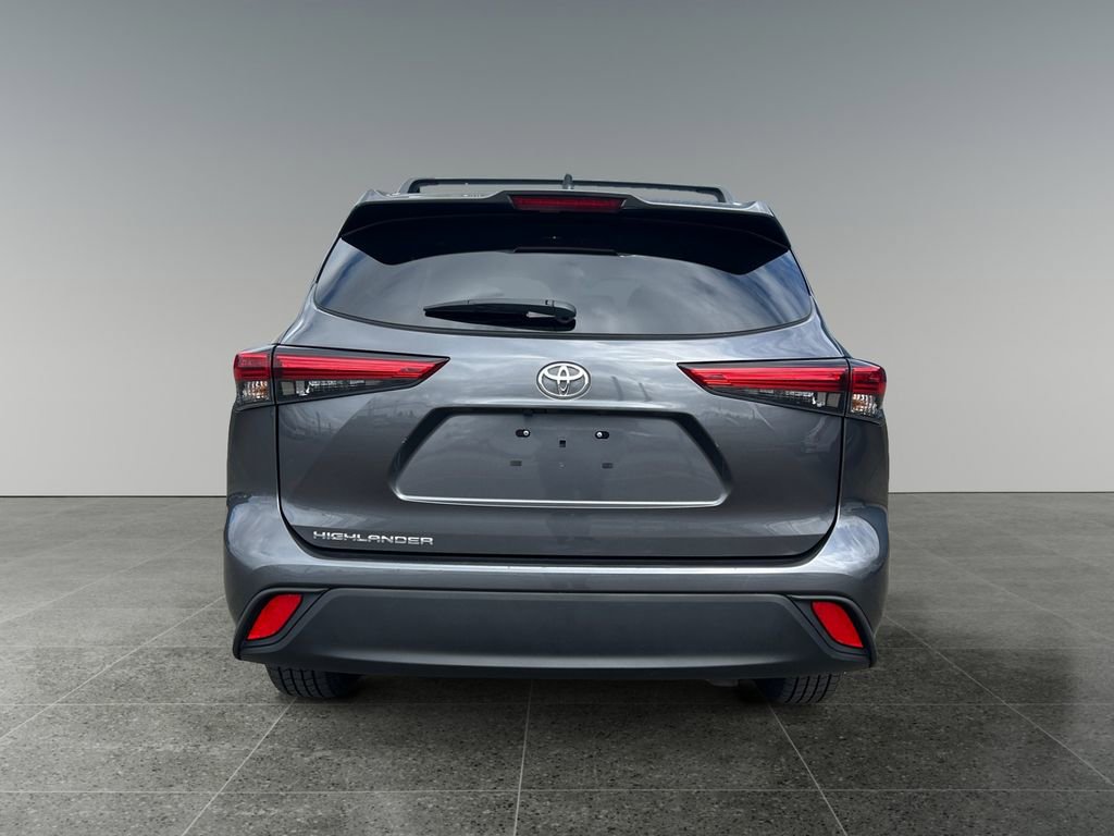 Used 2023 Toyota Highlander L FWD image 9