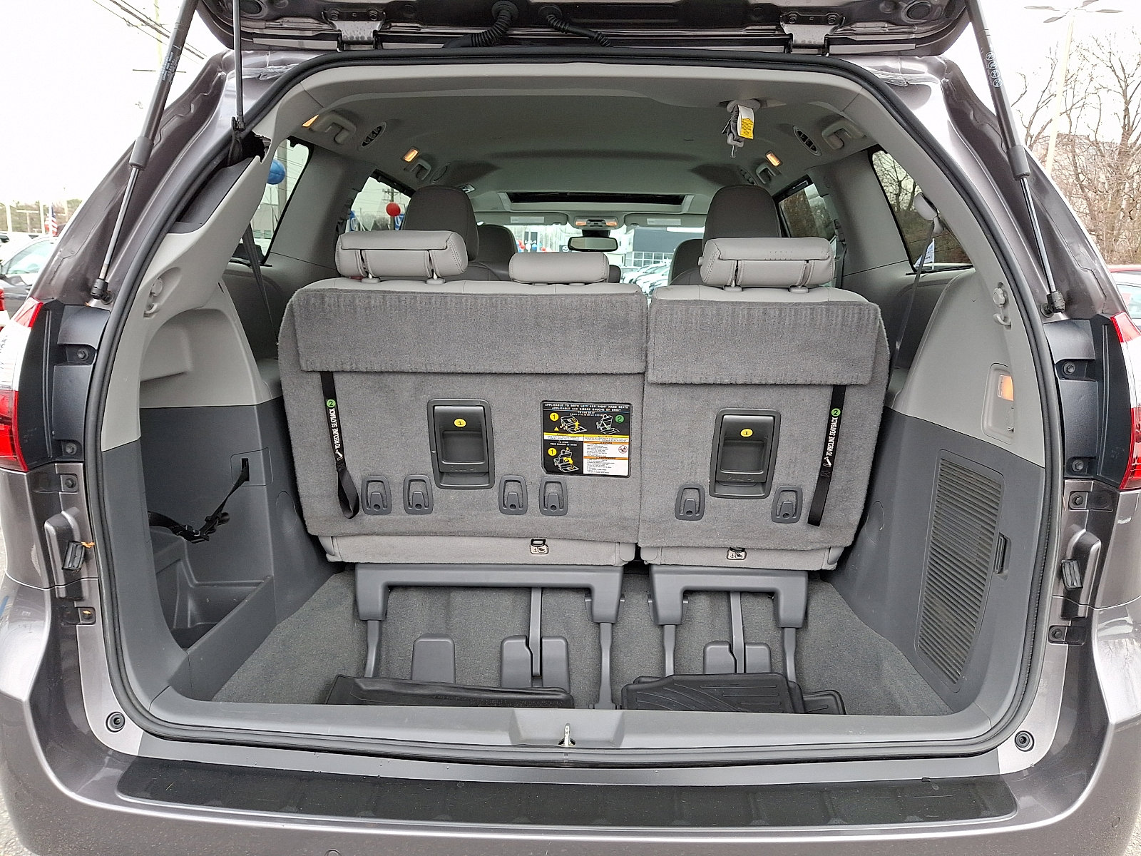 Used 2020 Toyota Sienna XLE w/ XLE Navigation Package image 19