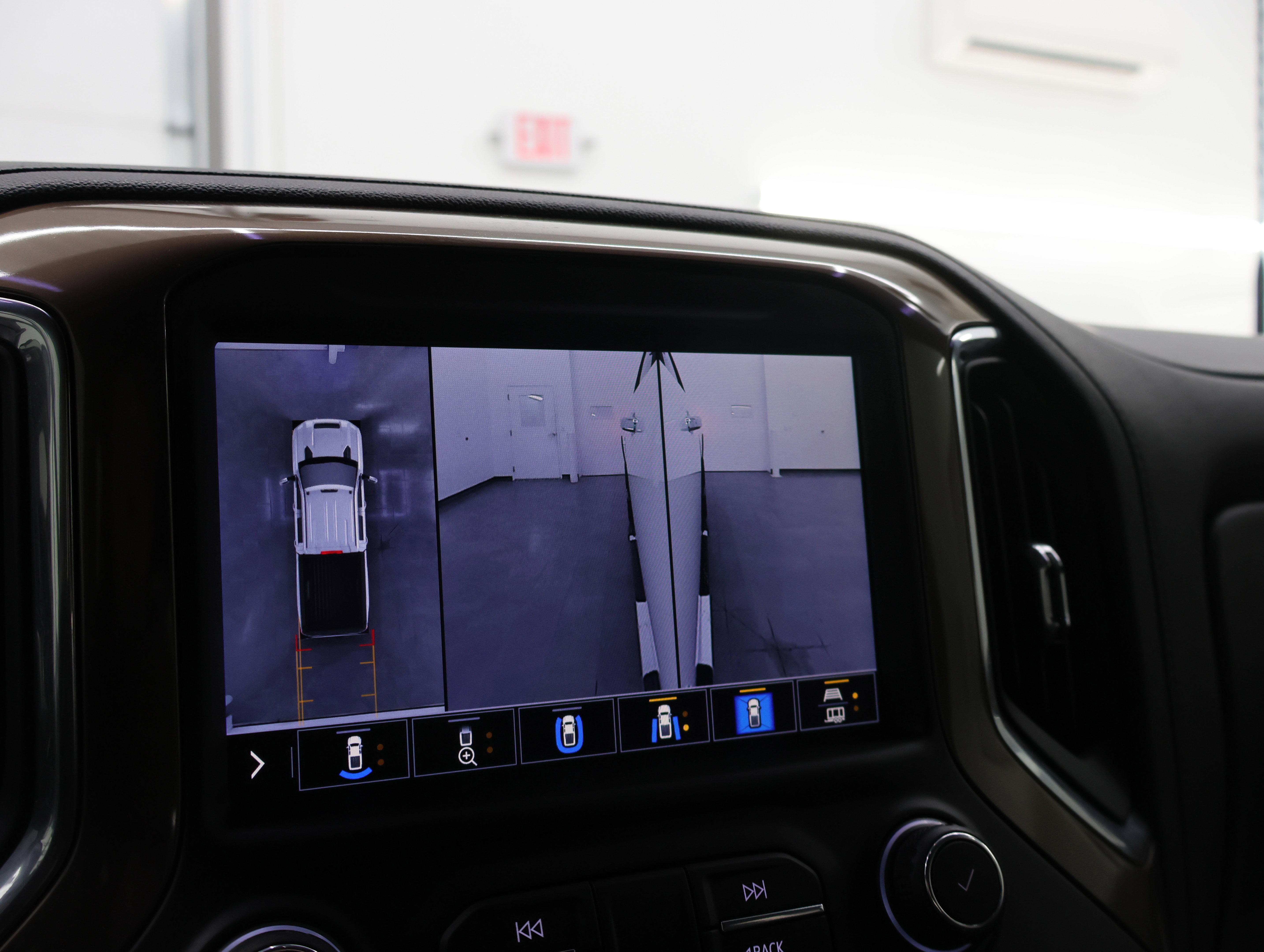 Used 2021 Chevrolet Silverado 2500 High Country w/ Z71 Off-Road Package AWD/4WD image 21