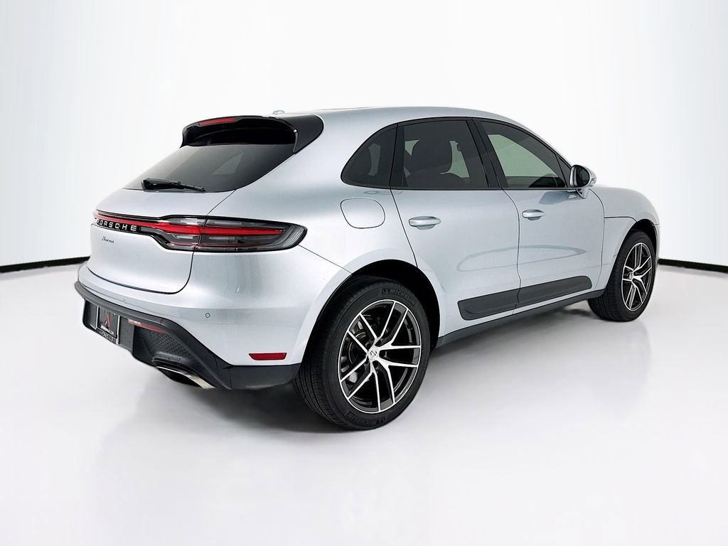 Certified 2025 Porsche Macan image 9