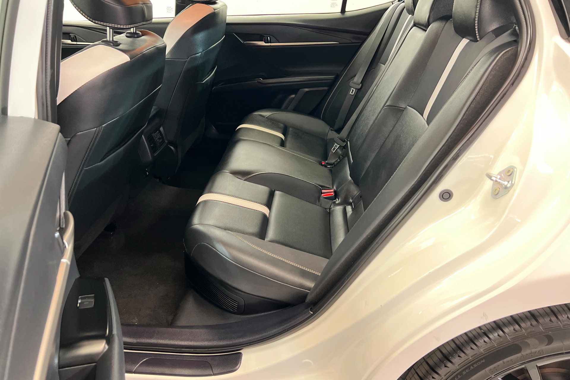 Used 2025 Toyota Camry SE FWD image 21