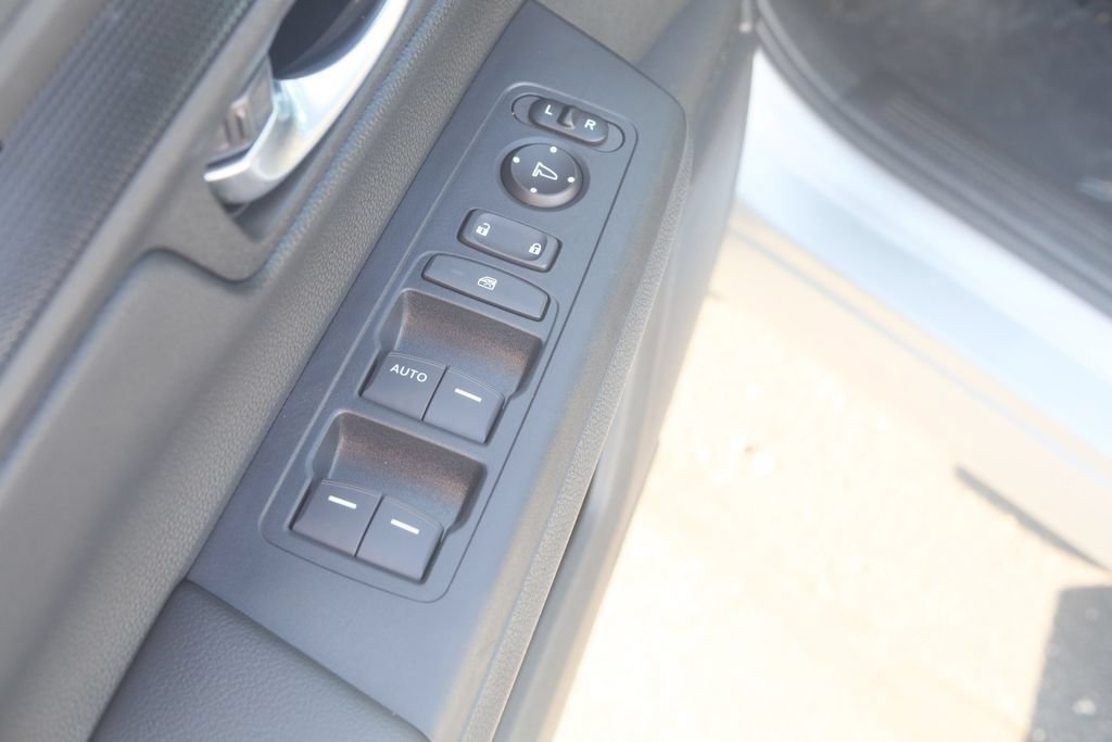 Used 2025 Honda CR-V LX image 3
