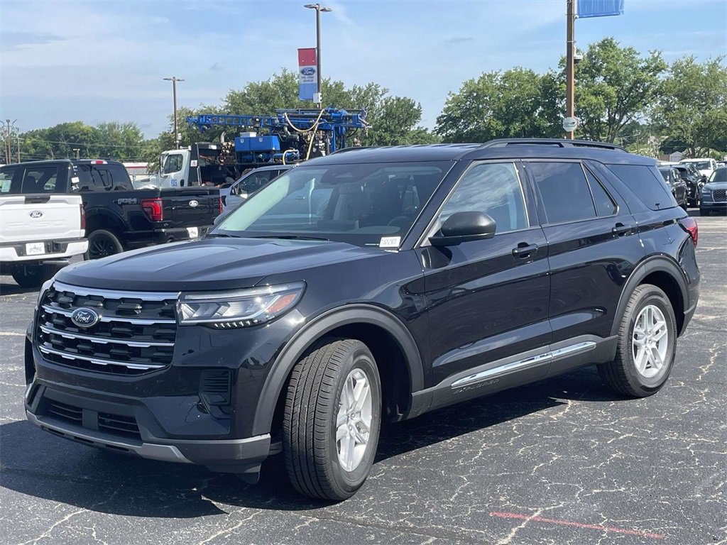 New 2025 Ford Explorer Active image 7