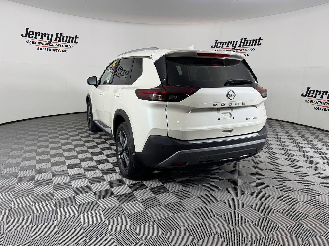 Used 2023 Nissan Rogue SL image 9