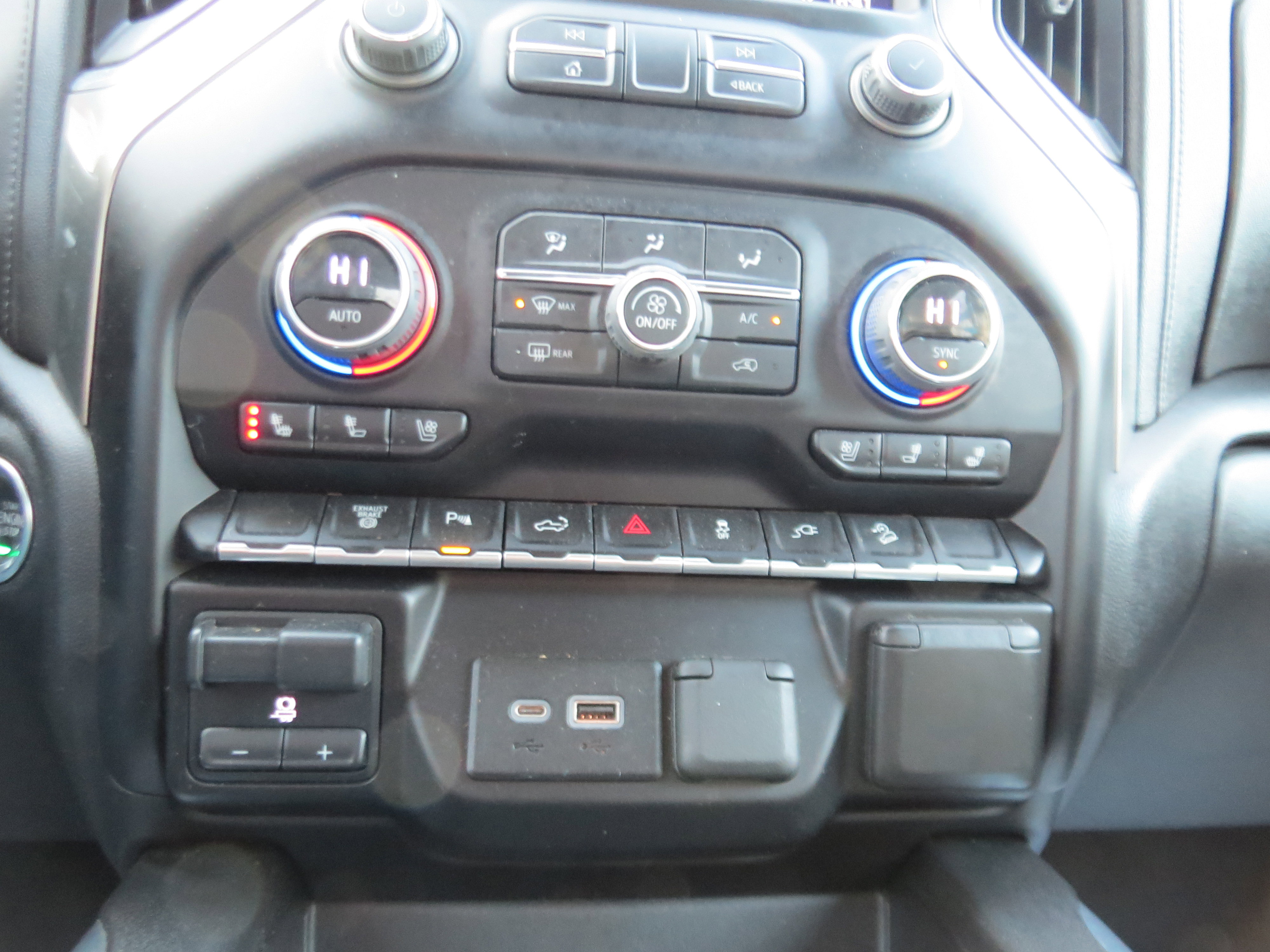 Used 2023 Chevrolet Silverado 2500 LTZ w/ LTZ Plus Package image 27