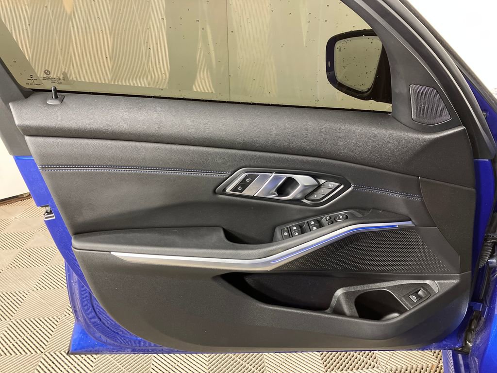 Used 2022 BMW 330i Sedan w/ M Sport Package image 22