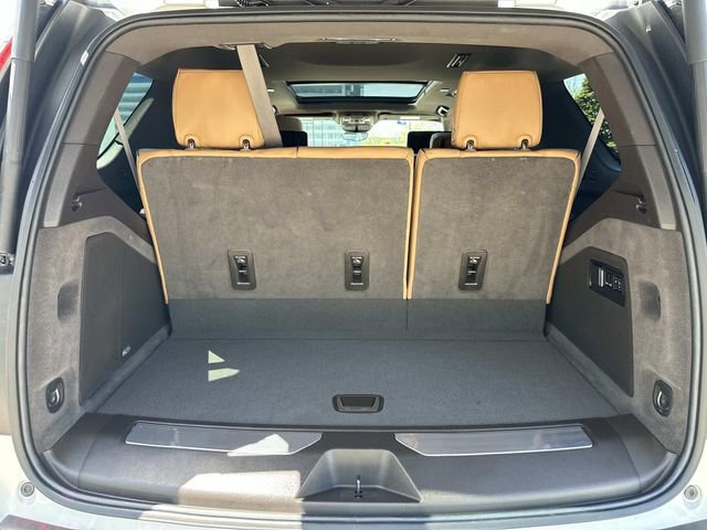 Used 2021 Cadillac Escalade Premium Luxury w/ LPO, Illumination Package AWD/4WD image 9