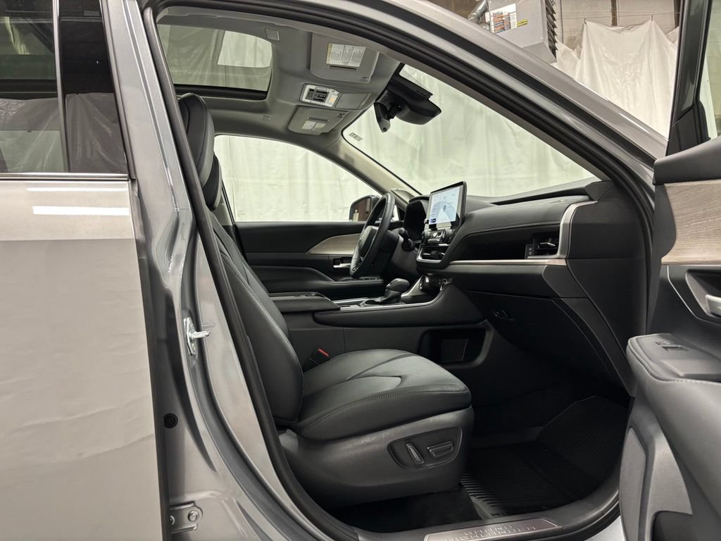 Used 2026 Toyota Grand Highlander AWD image 64