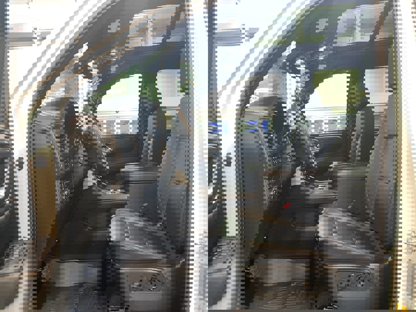 Used 2022 Chevrolet Tahoe LT w/ LT Signature Plus Package image 4