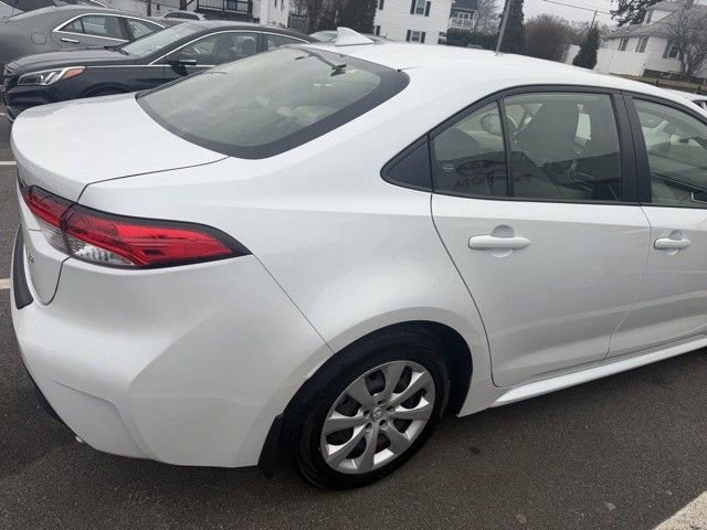 Used 2024 Toyota Corolla LE image 3
