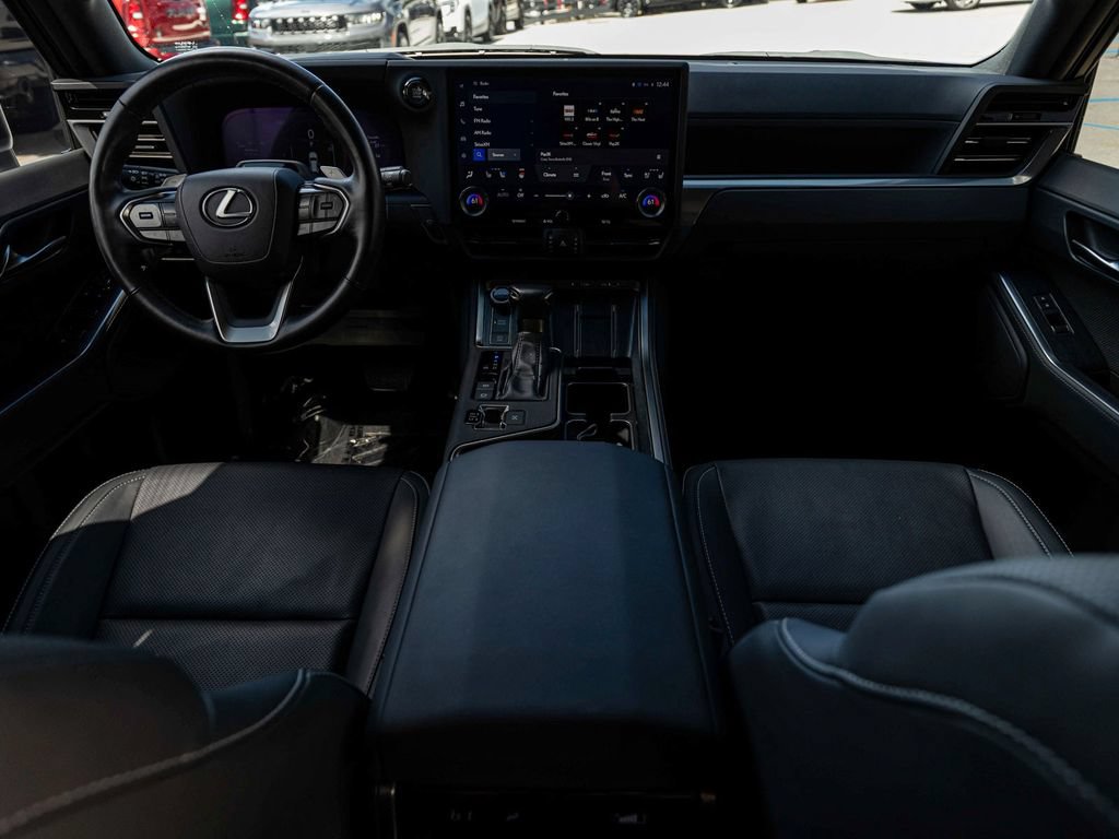 Used 2024 Lexus GX 550 w/ Accessory Package (31) AWD/4WD image 30