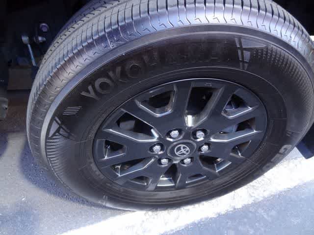 Used 2025 Toyota 4Runner SR5 AWD/4WD image 9